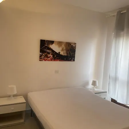 Beautiful Near The With Swimming Pool Apartment *