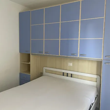 Beautiful Near The With Swimming Pool Apartment *