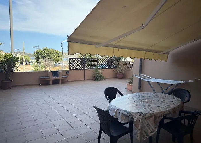 Beautiful Near The With Swimming Pool Appartement *