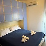 Beautiful Near The With Swimming Pool Apartment *