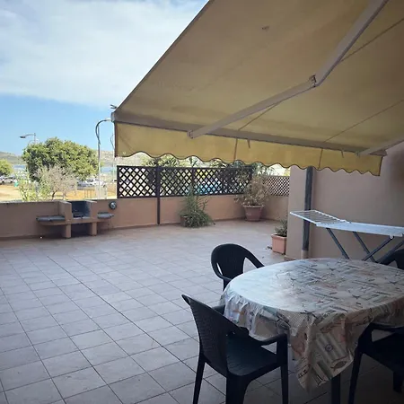 Beautiful Near The With Swimming Pool Apartment *